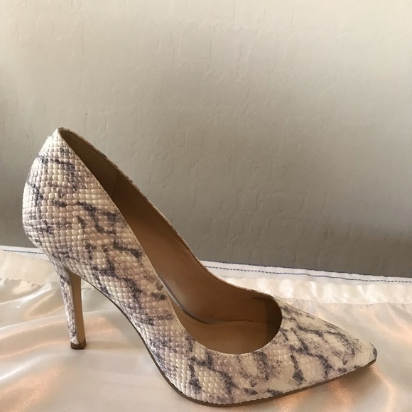 WHBM PURPLE SNAKE HEELS - Picture 12 of 12